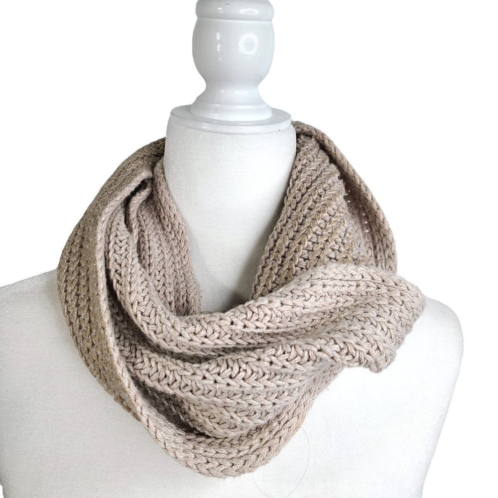American Eagle Grey Beige Crochet Wool Blend Glitter Cable Knit Infinity Scarf